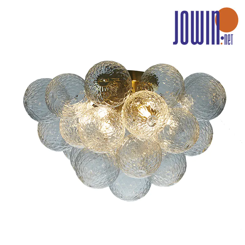 Stropná lampa meniaca sa svetlo a tieň